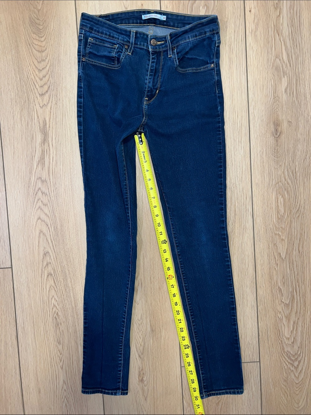 Levi's Women's Indigo High Rise Skinny Jeans - Picture 14 of 16